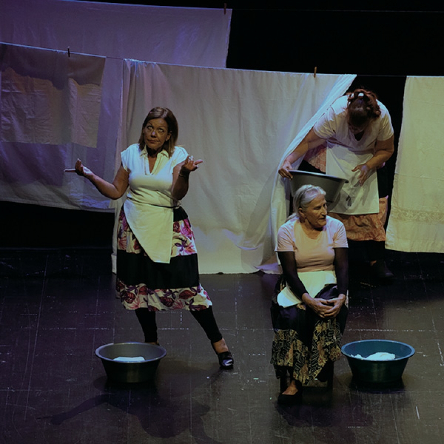 Plebeias e Rainhas // TER - Teatro Experimental de Riachos // Casa do Povo de Riachos // FORA DE PORTAS